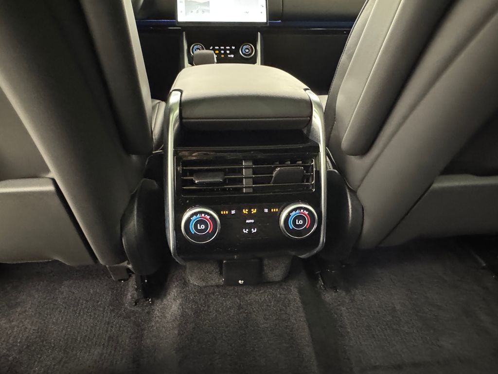 2023 Land Rover Range Rover SE photo 25