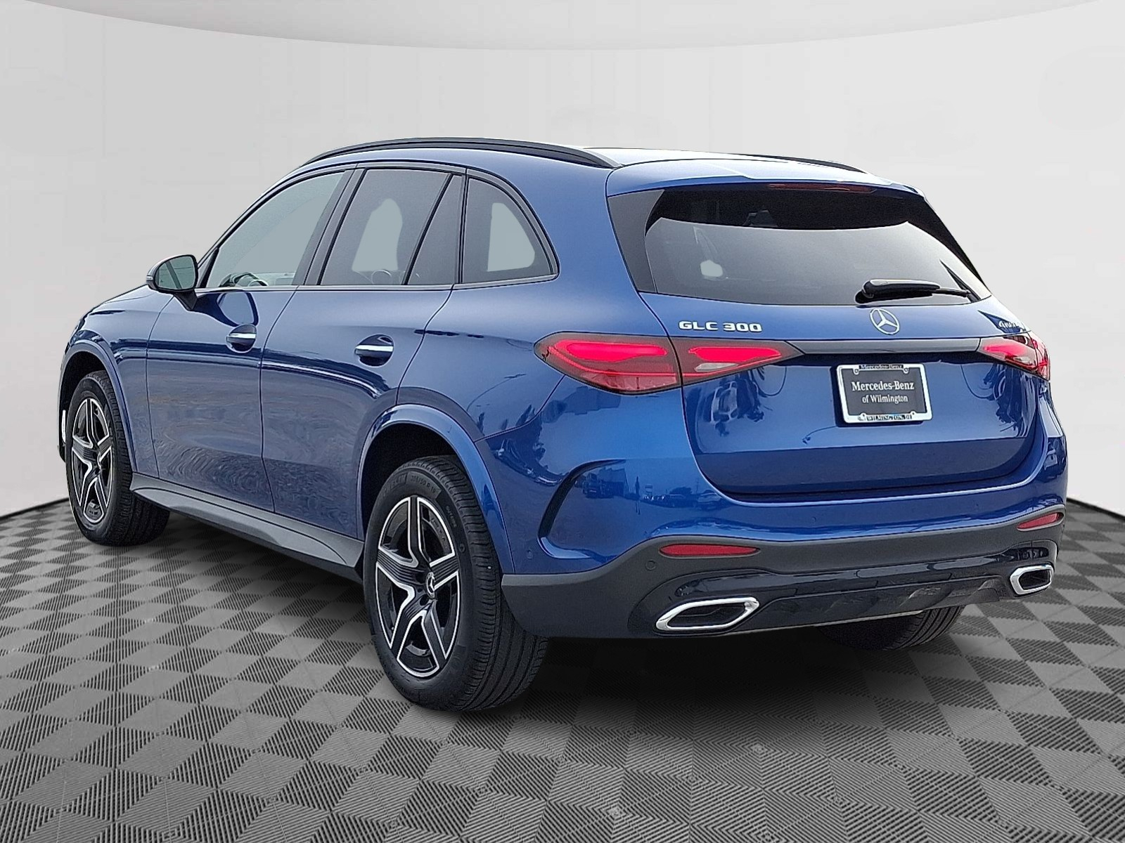 2025 Mercedes Benz GLC 300 4MATIC photo 2