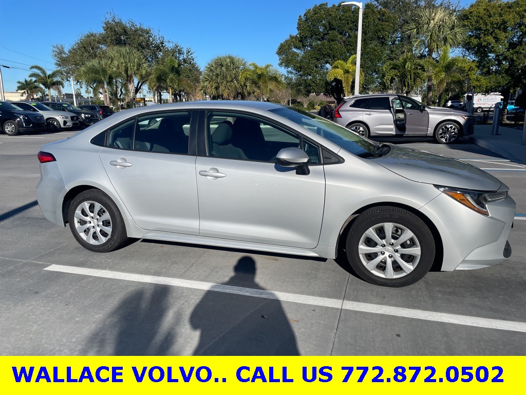 2021 Toyota Corolla LE's photo