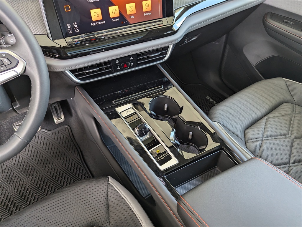 2025 Volkswagen Atlas SE Technology Peak Edition photo 21