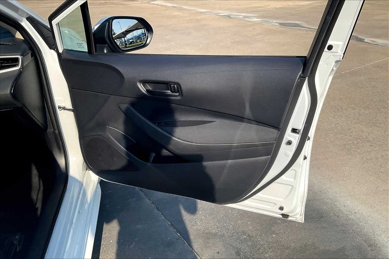 2024 Toyota Corolla LE photo 21