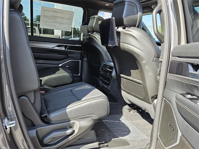 2025 Jeep Wagoneer Series II Overland photo 16