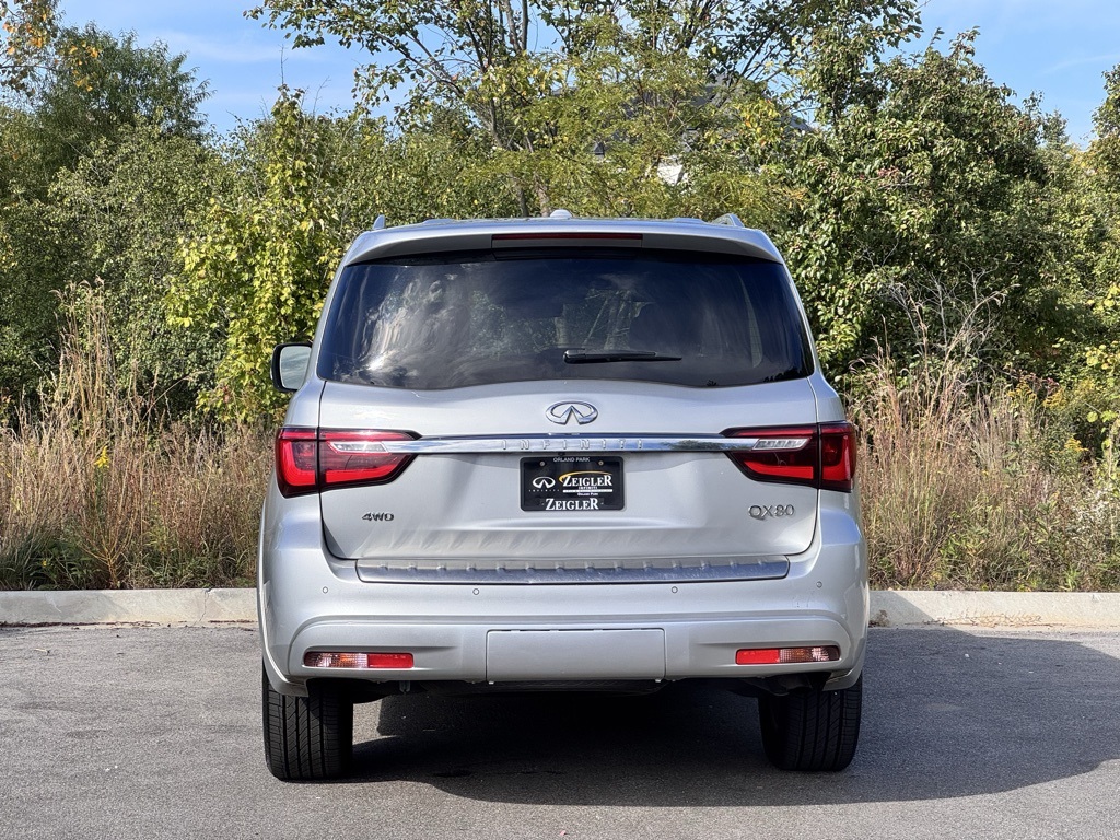 2022 Infiniti QX80 Luxe photo 5