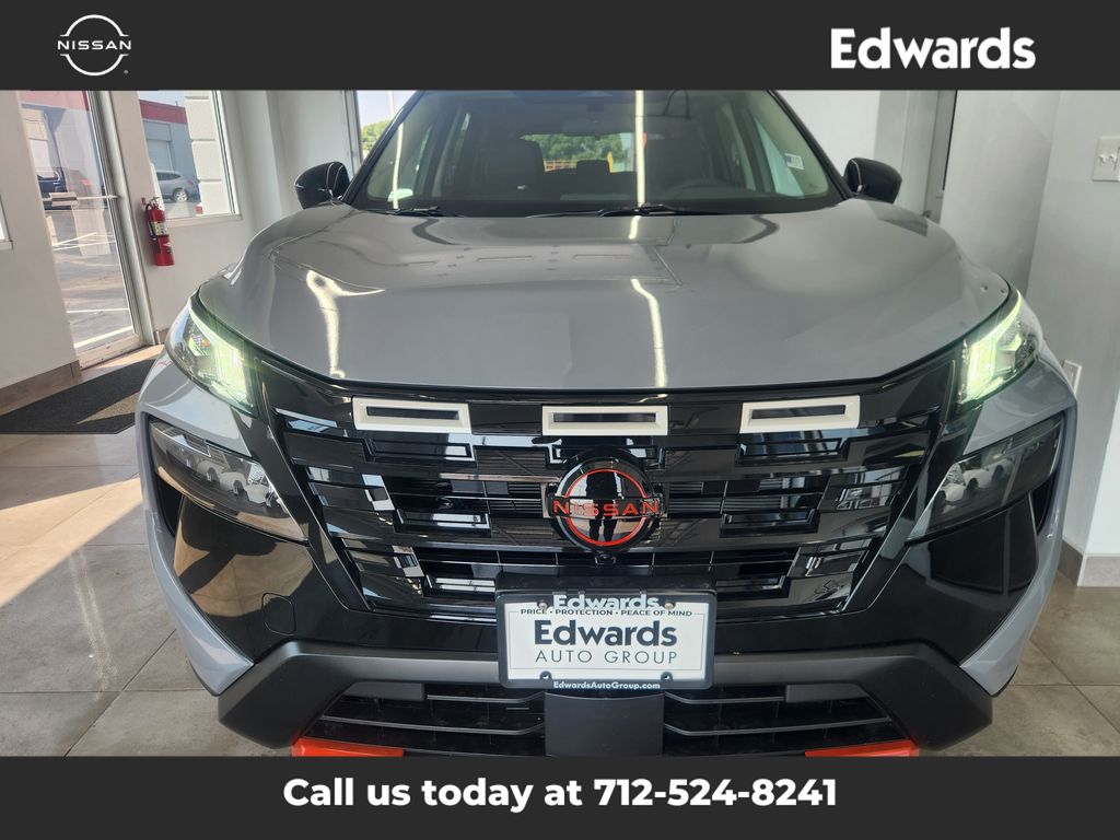 2026 Nissan Rogue SV photo 2