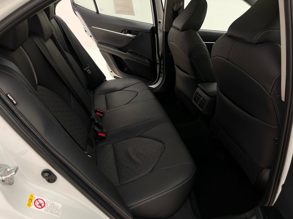 2018 Toyota Camry XSE photo 16