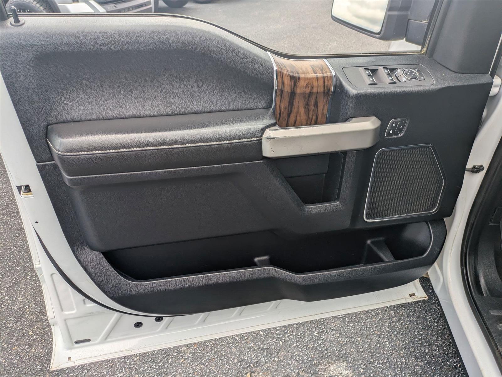 2019 Ford F-150 Lariat photo 11