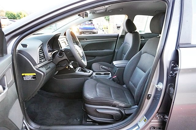 Used 2018 Gray Hyundai SE image 10