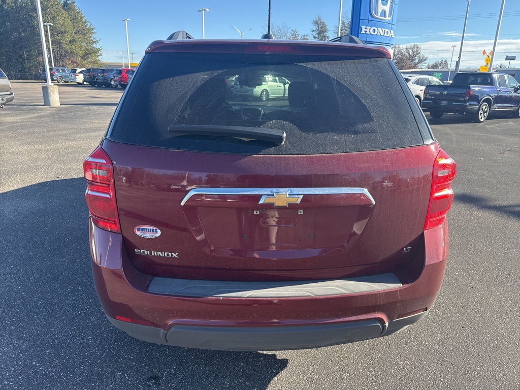 2017 Chevrolet Equinox LT photo 3