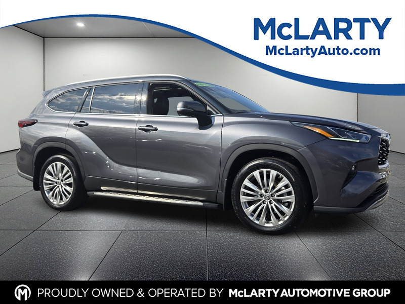 2025 Toyota Highlander Platinum's photo