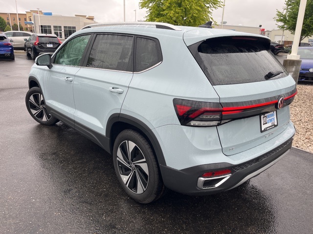 2025 Volkswagen Taos SE photo 3