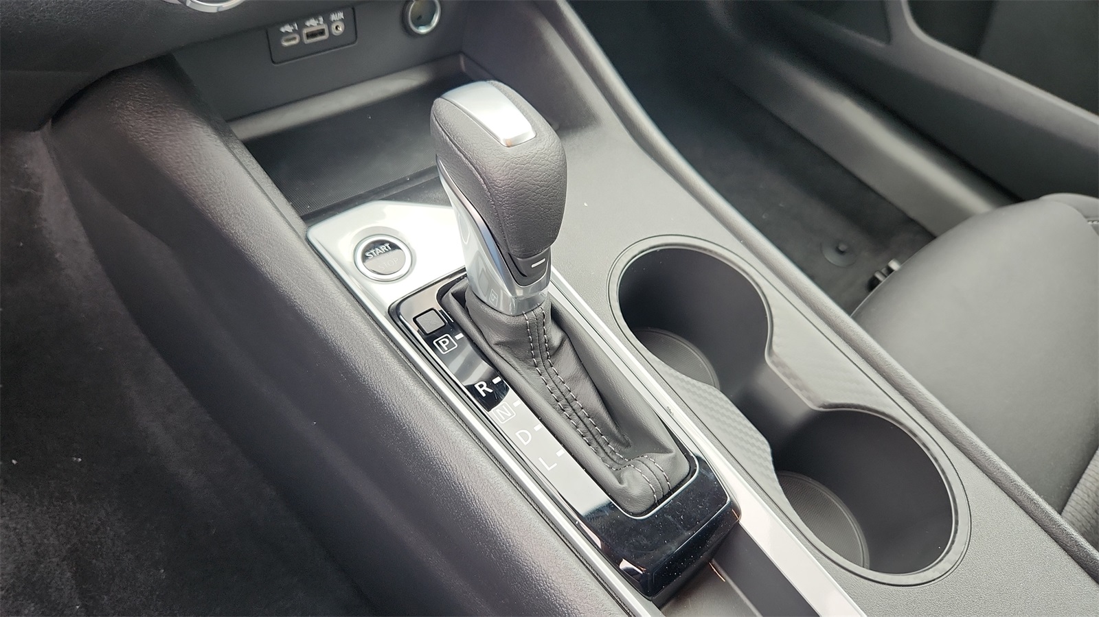 2025 Nissan Altima 2.5 SV photo 4