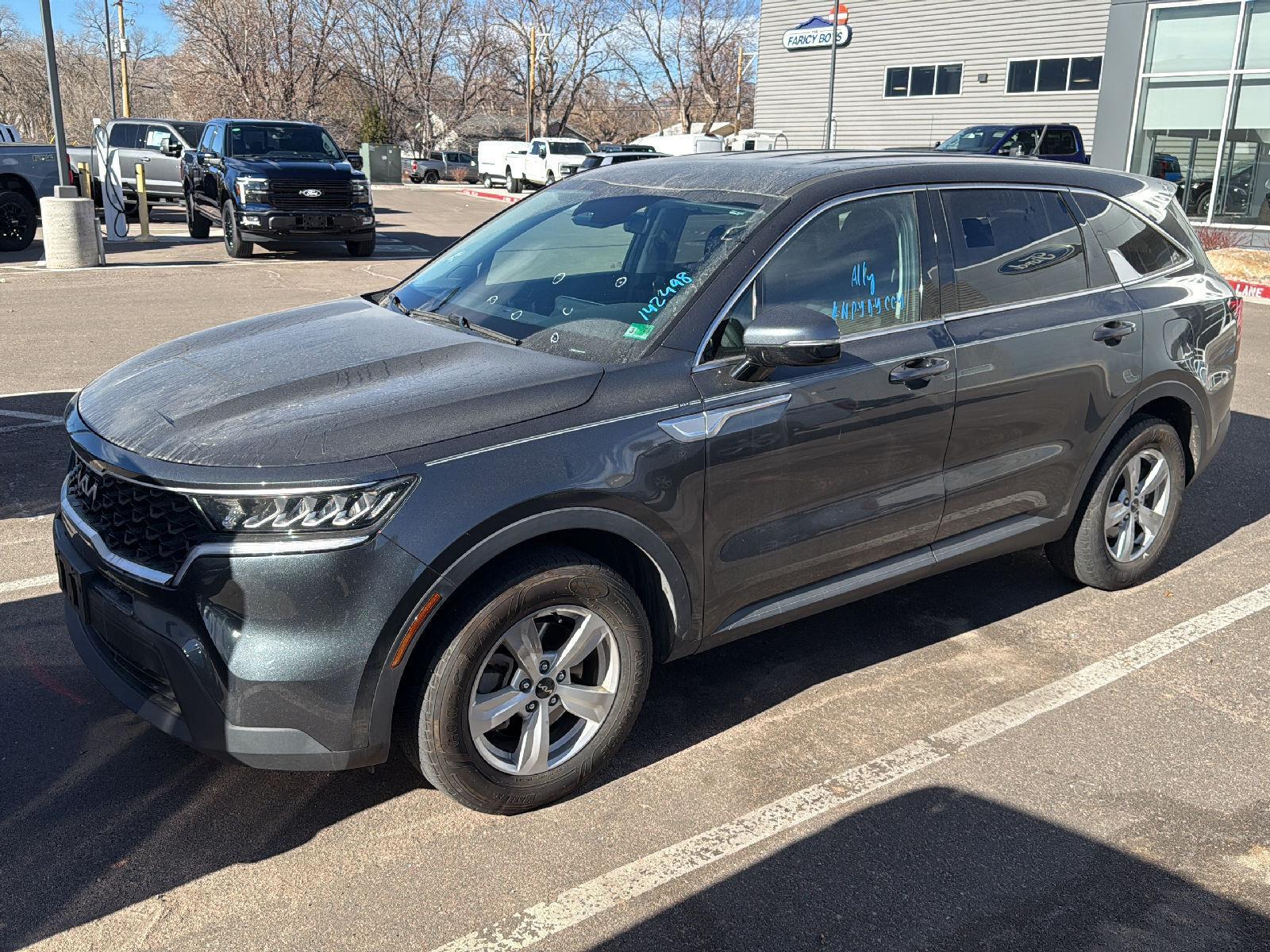 2022 Kia Sorento LX's photo