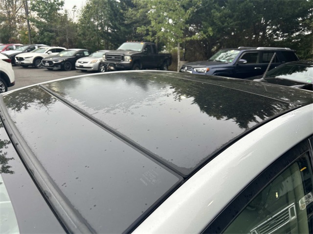 2013 Toyota Prius Four photo 2