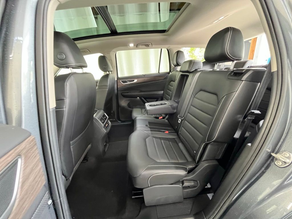 2024 Volkswagen Atlas SEL photo 22