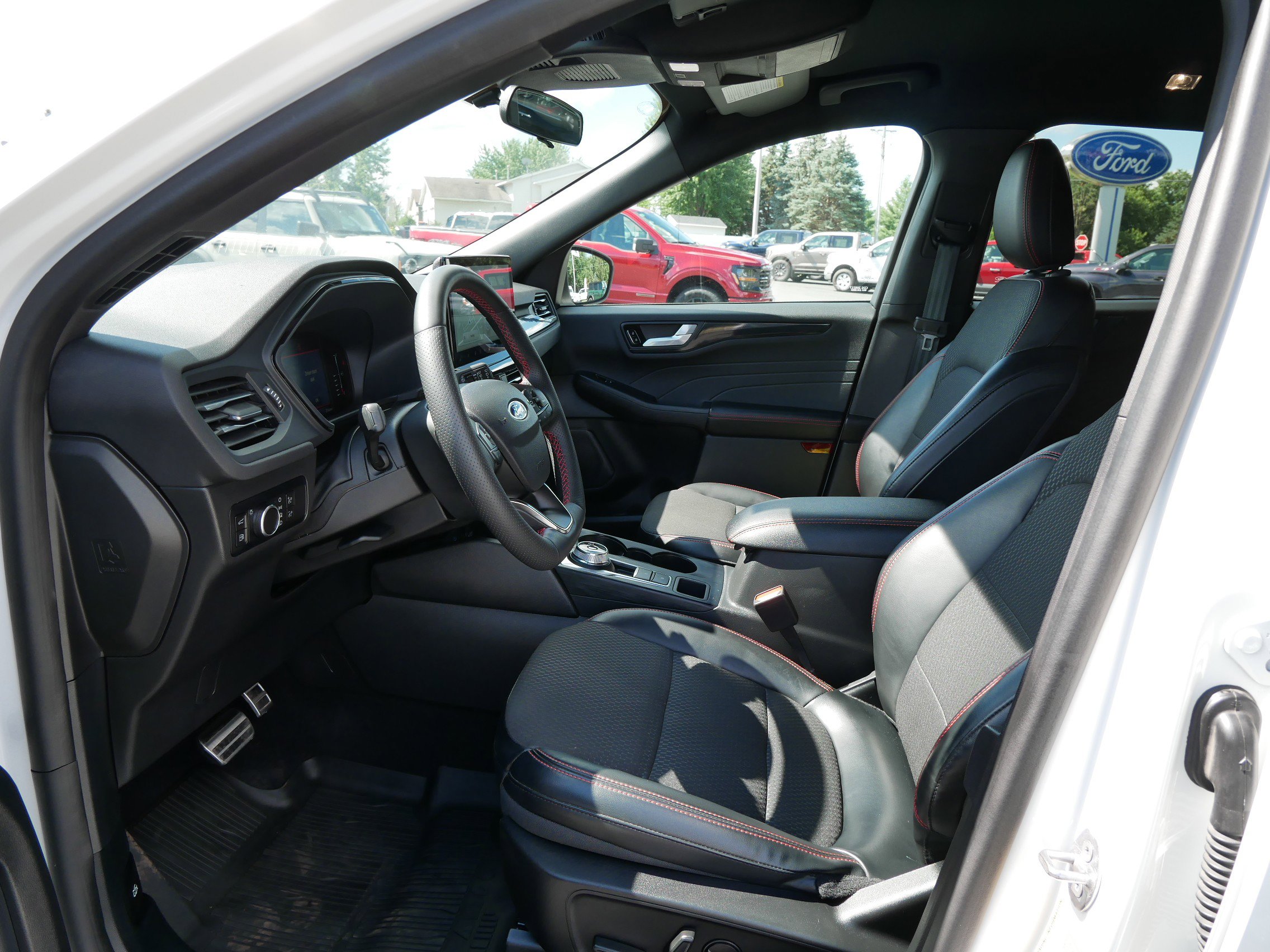 2023 Ford Escape ST-Line Hybrid photo 10