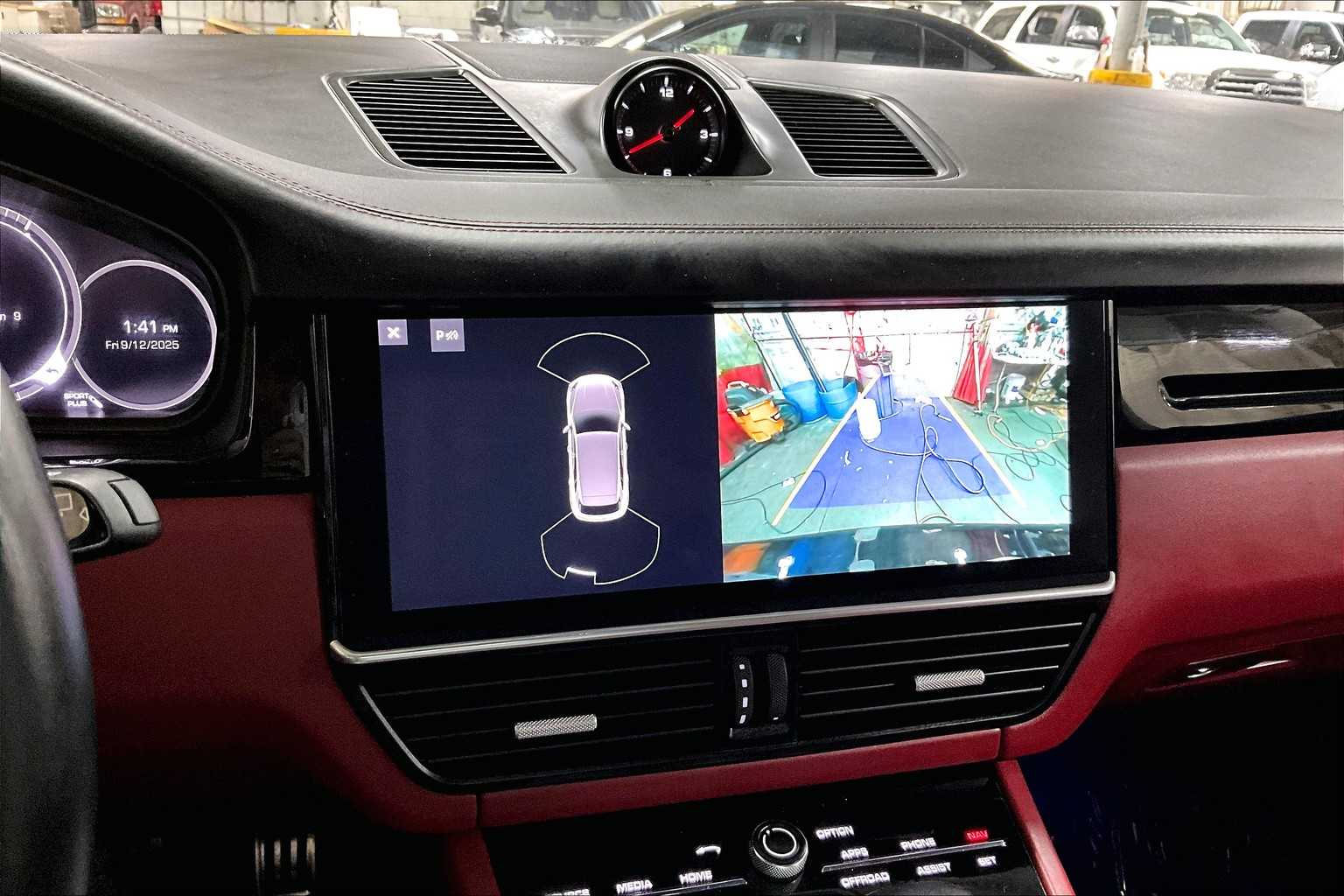 2021 Porsche Cayenne S photo 24