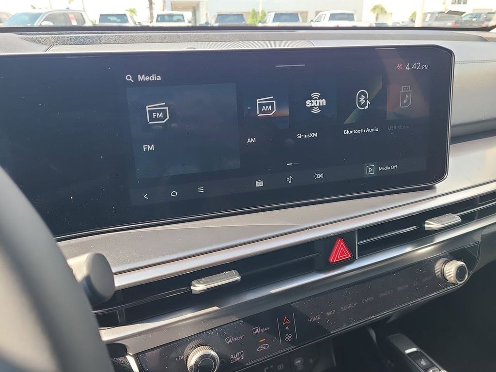 2025 Kia Sorento S photo 18