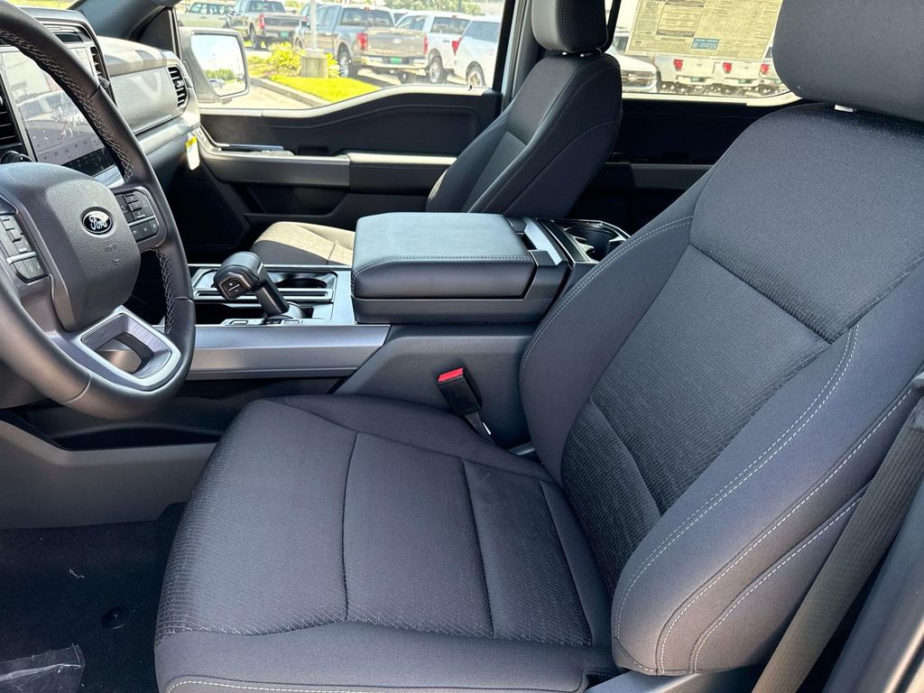 2025 Ford F-150 XLT photo 7