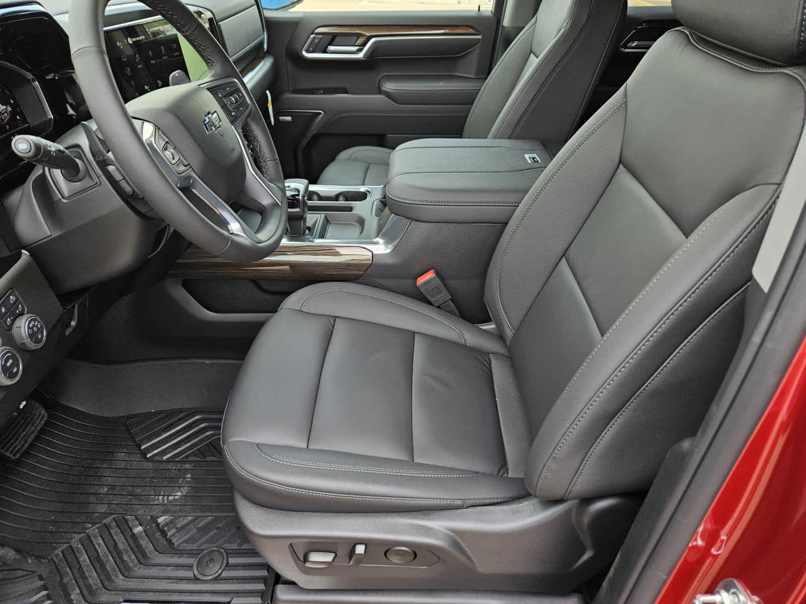 2025 Chevrolet Silverado 1500 RST photo 10