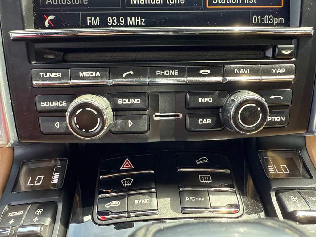 2016 Porsche Cayenne Base photo 27