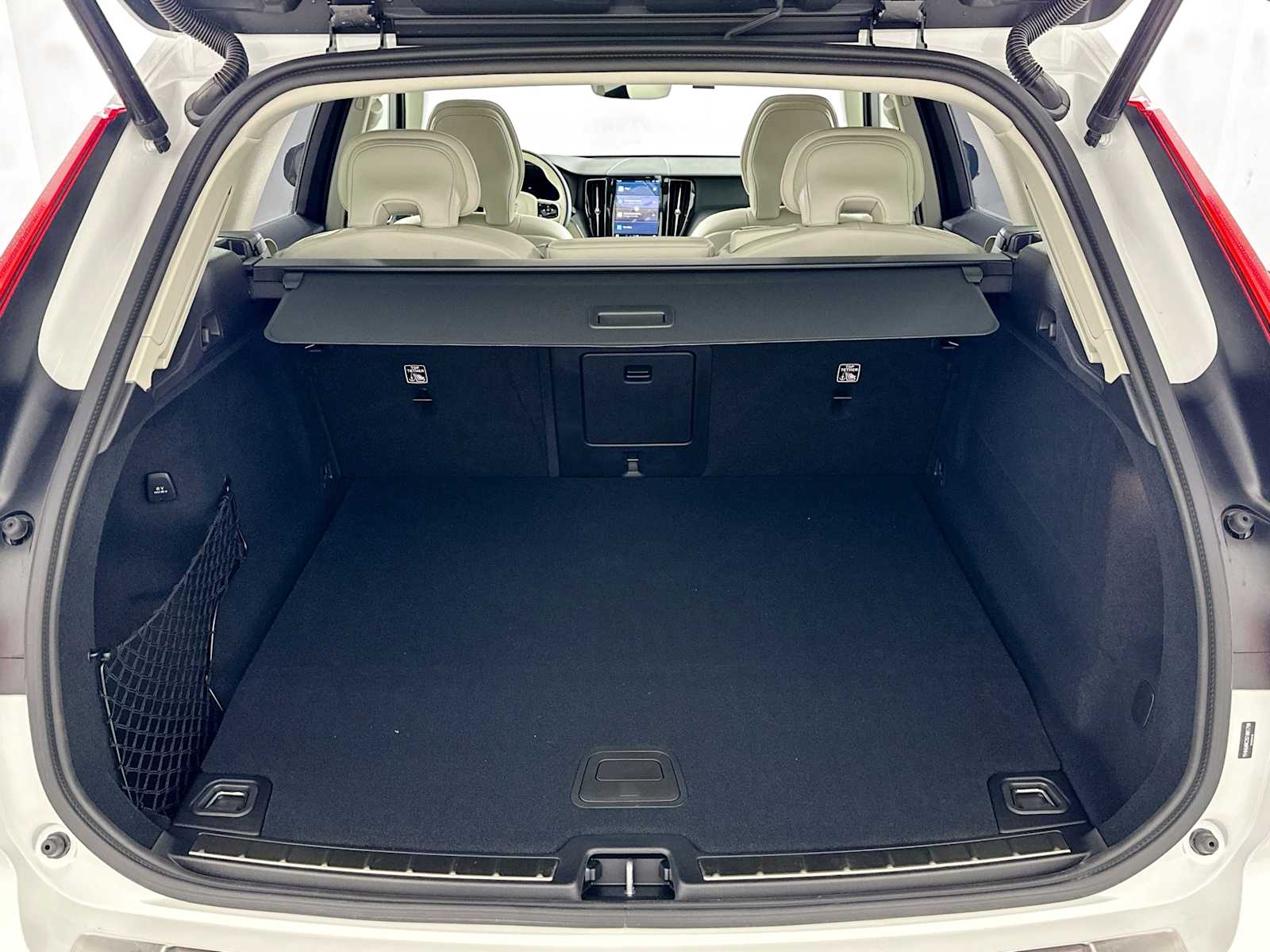 2025 Volvo XC60 T8 Plus photo 21