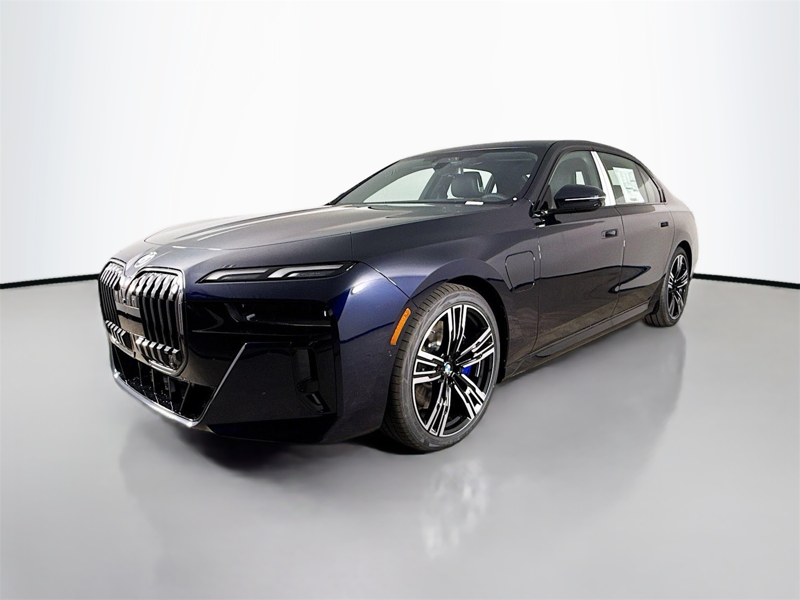 2026 Bmw 750e photo 3