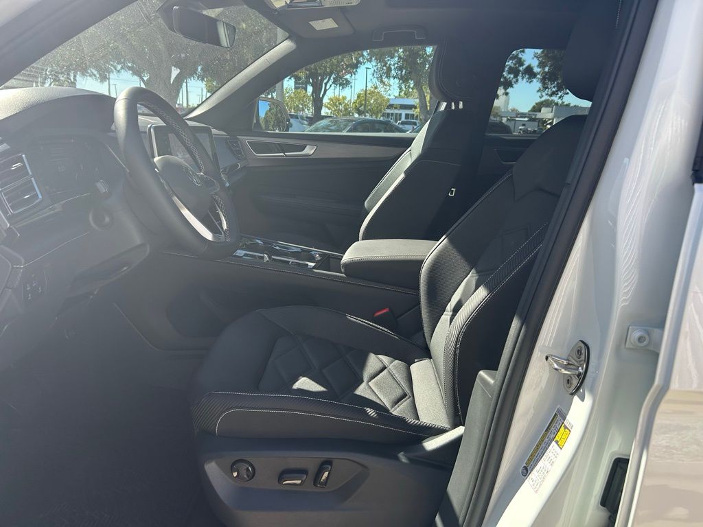 2026 Volkswagen Atlas Cross Sport SE Technology photo 3