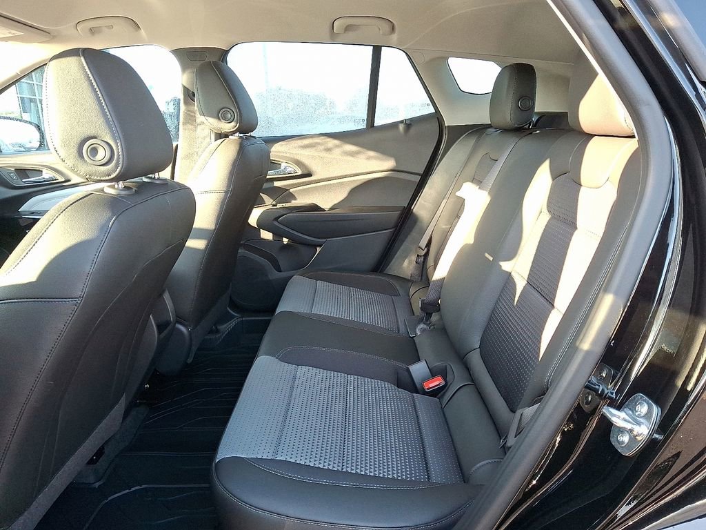 2025 Chevrolet Trax LT photo 2
