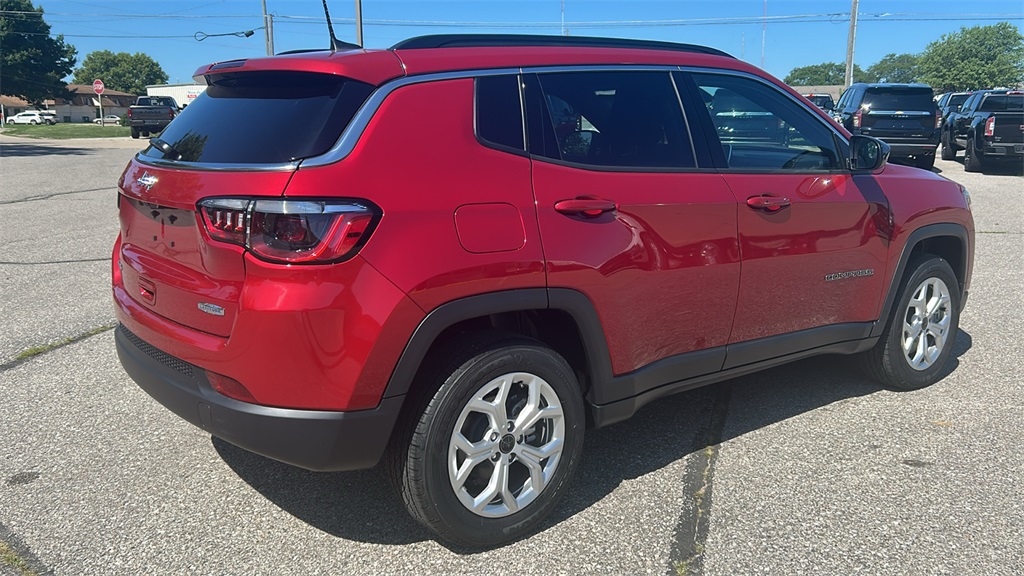 2025 Jeep Compass Latitude photo 3