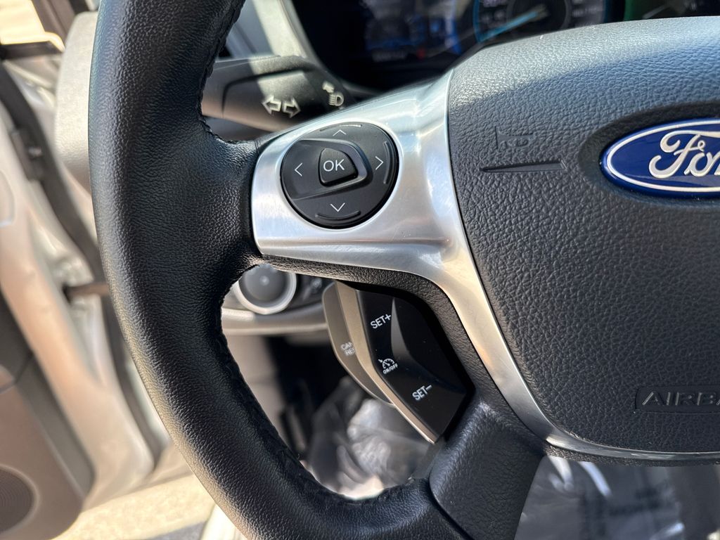 2015 Ford C-Max Hybrid SEL photo 13