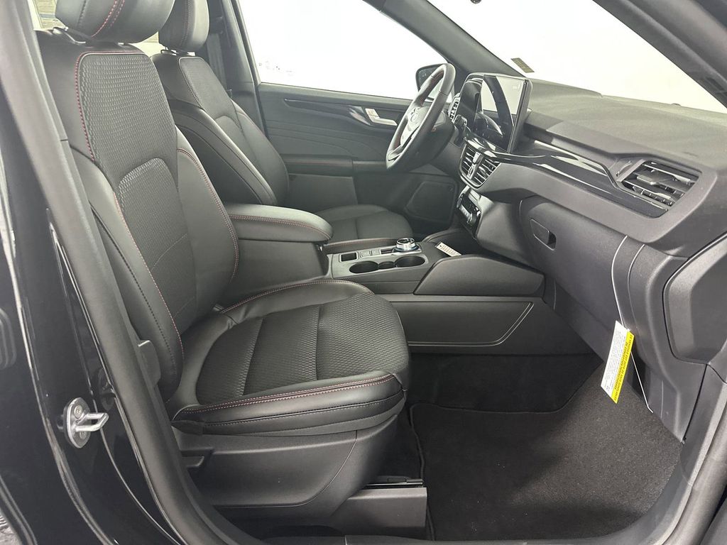 2025 Ford Escape ST-Line photo 9