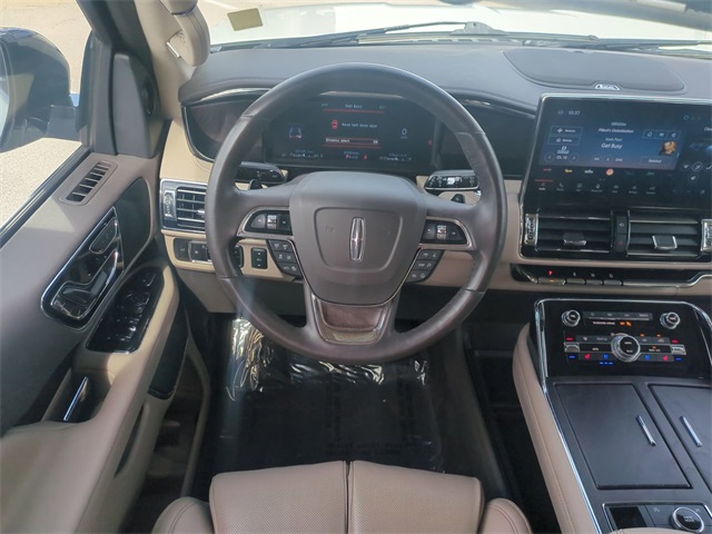 2023 Lincoln Navigator Standard photo 16