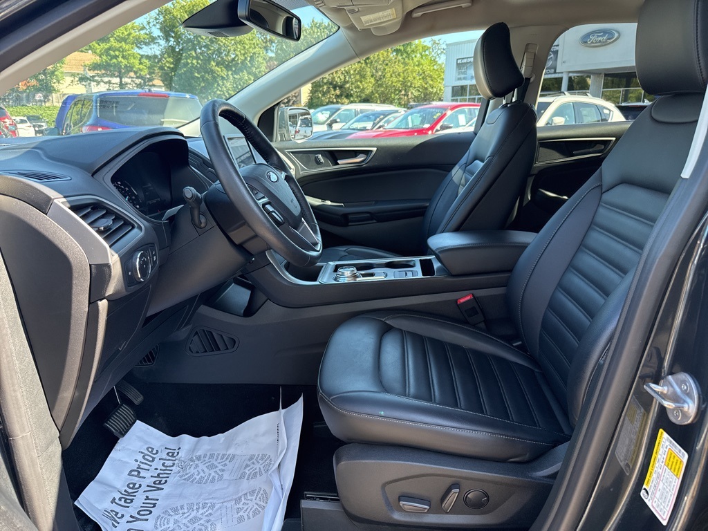 2022 Ford Edge SEL photo 20