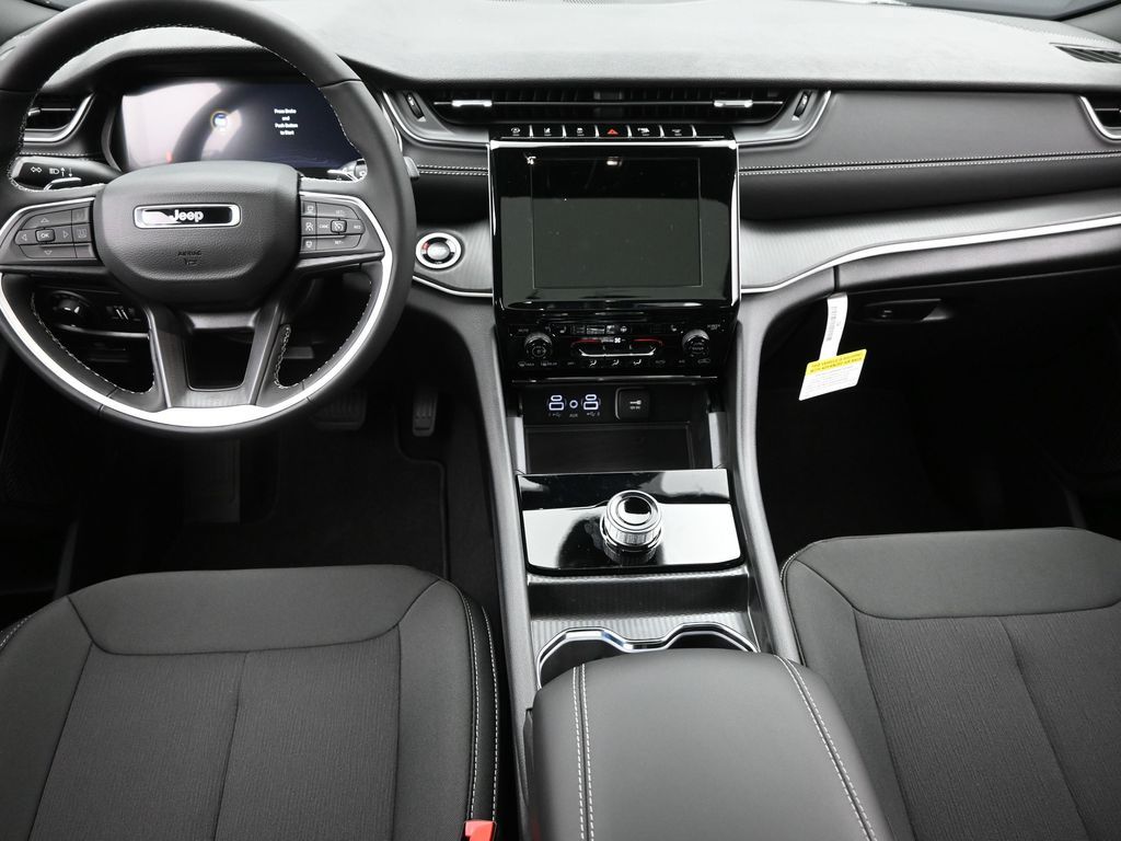 2025 Jeep Grand Cherokee Laredo X photo 12