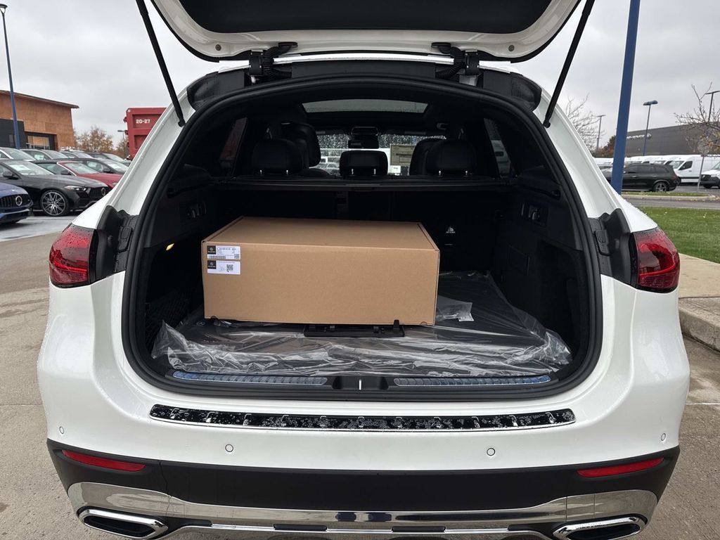 2026 Mercedes Benz GLC 300 4MATIC photo 4