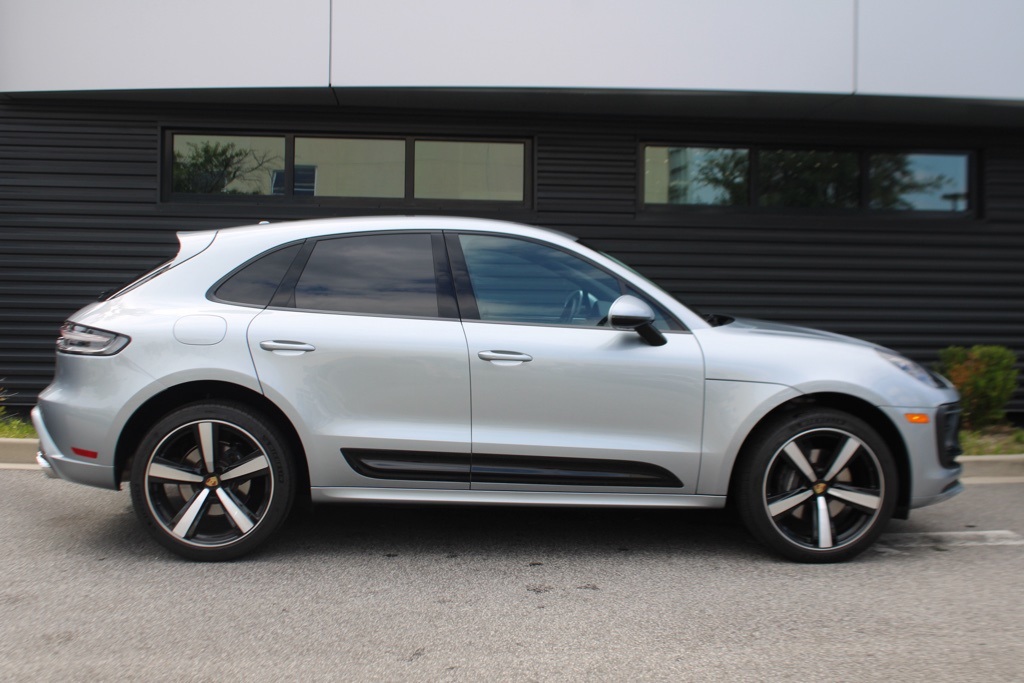 2024 Porsche Macan Base photo 8
