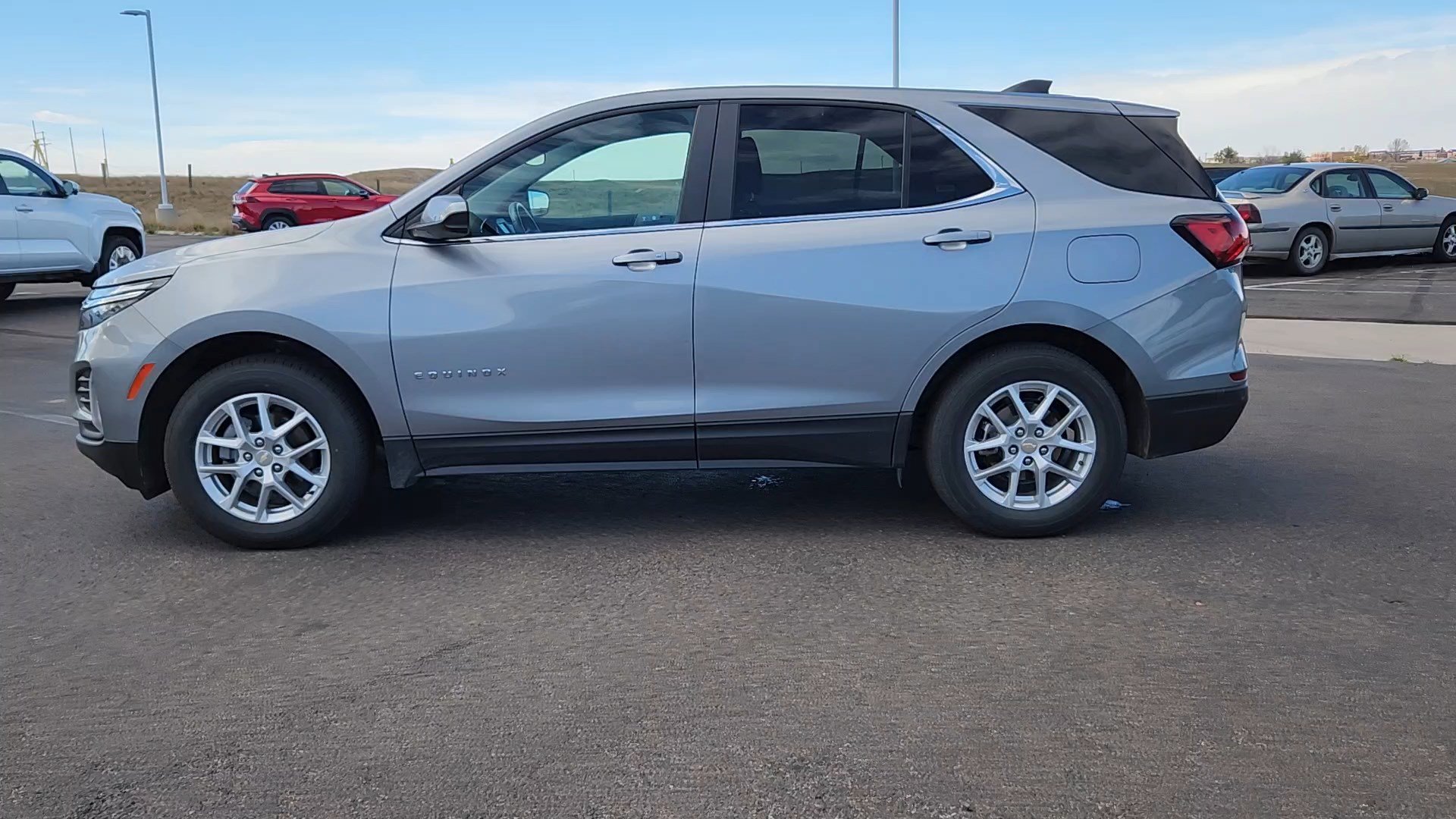 2024 Chevrolet Equinox LT photo 2