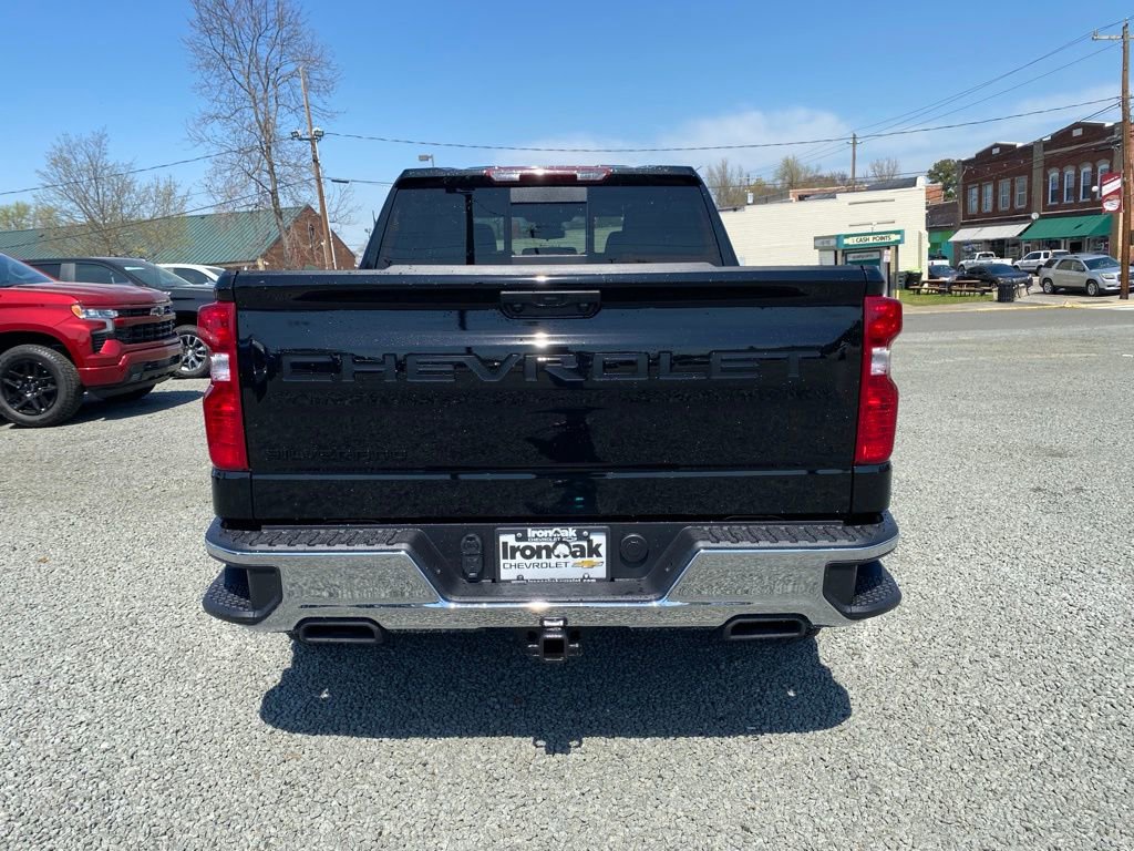 2025 Chevrolet Silverado 1500 LT photo 4