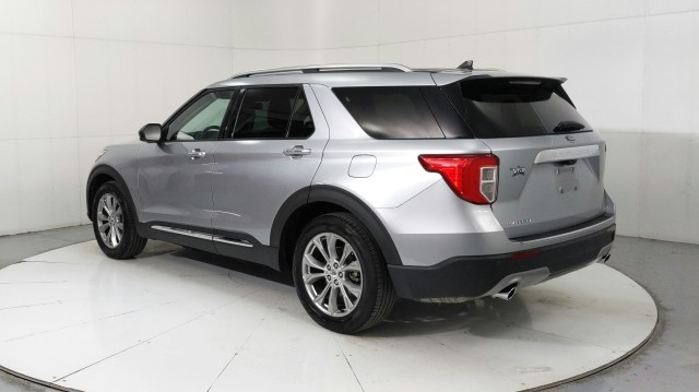 Used 2023 SILVER Ford Limited image 3