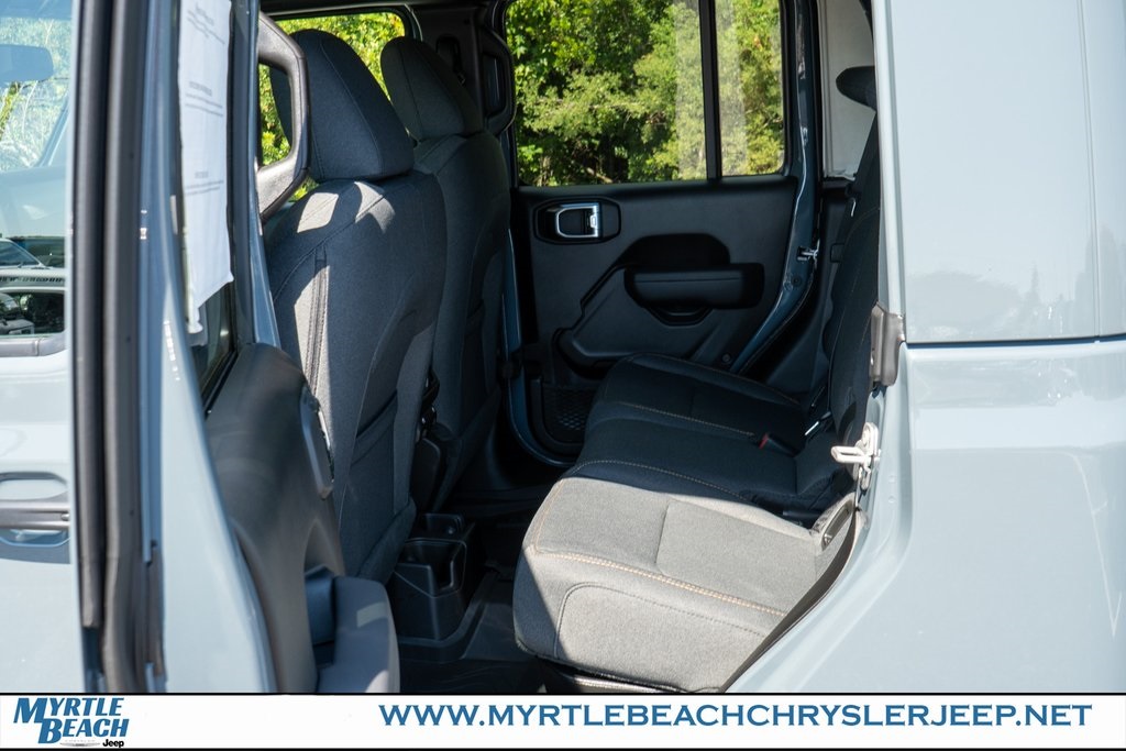 2025 Jeep Gladiator Sport S photo 13