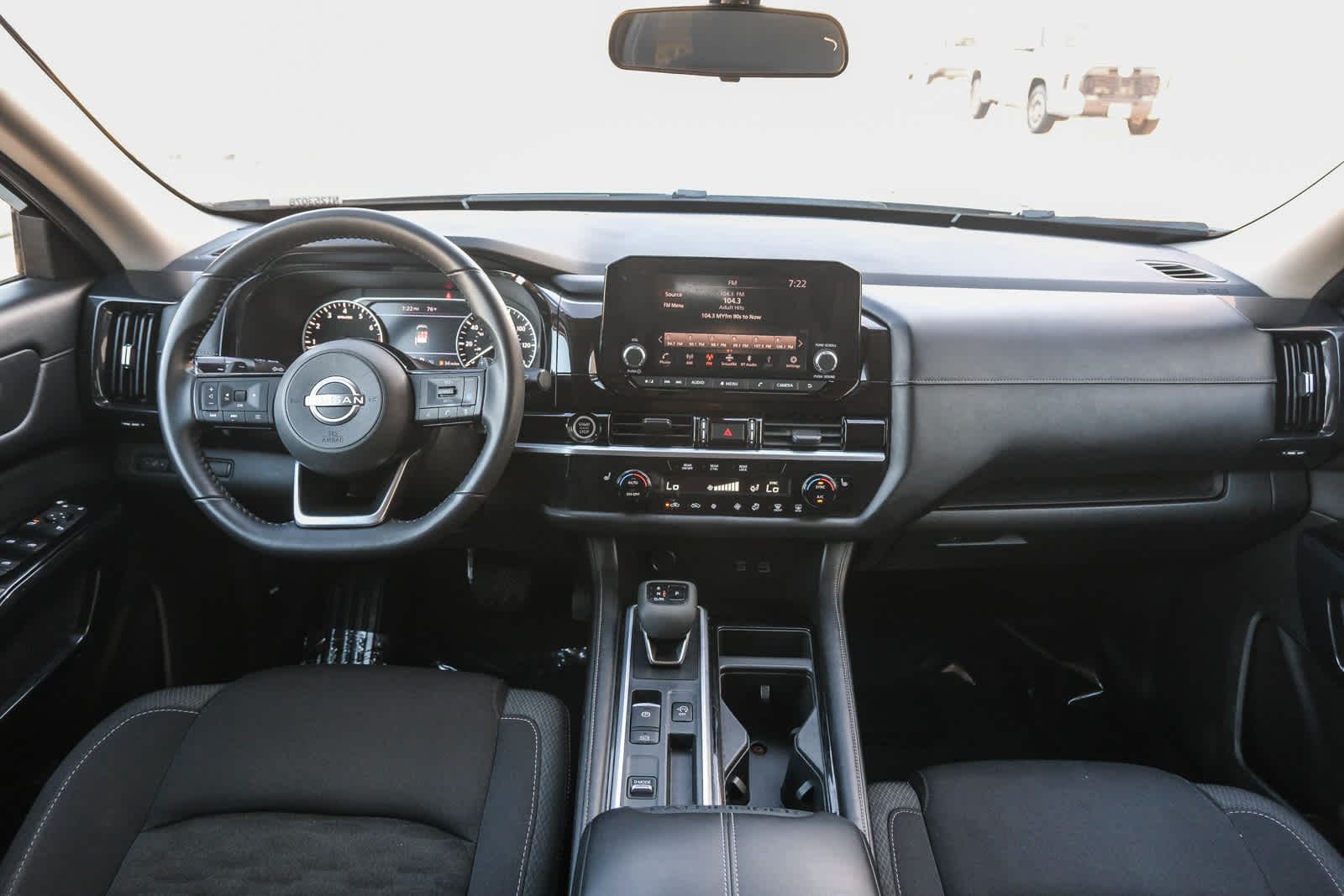 2022 Nissan Pathfinder SV photo 10
