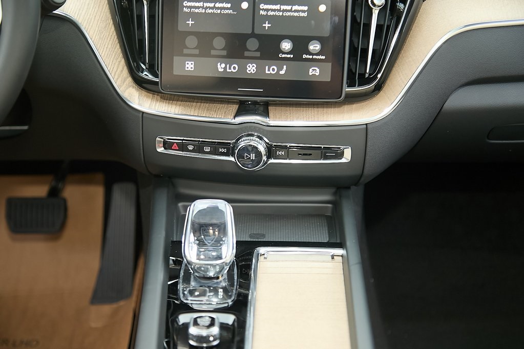 2026 VOLVO XC60 - Image 26