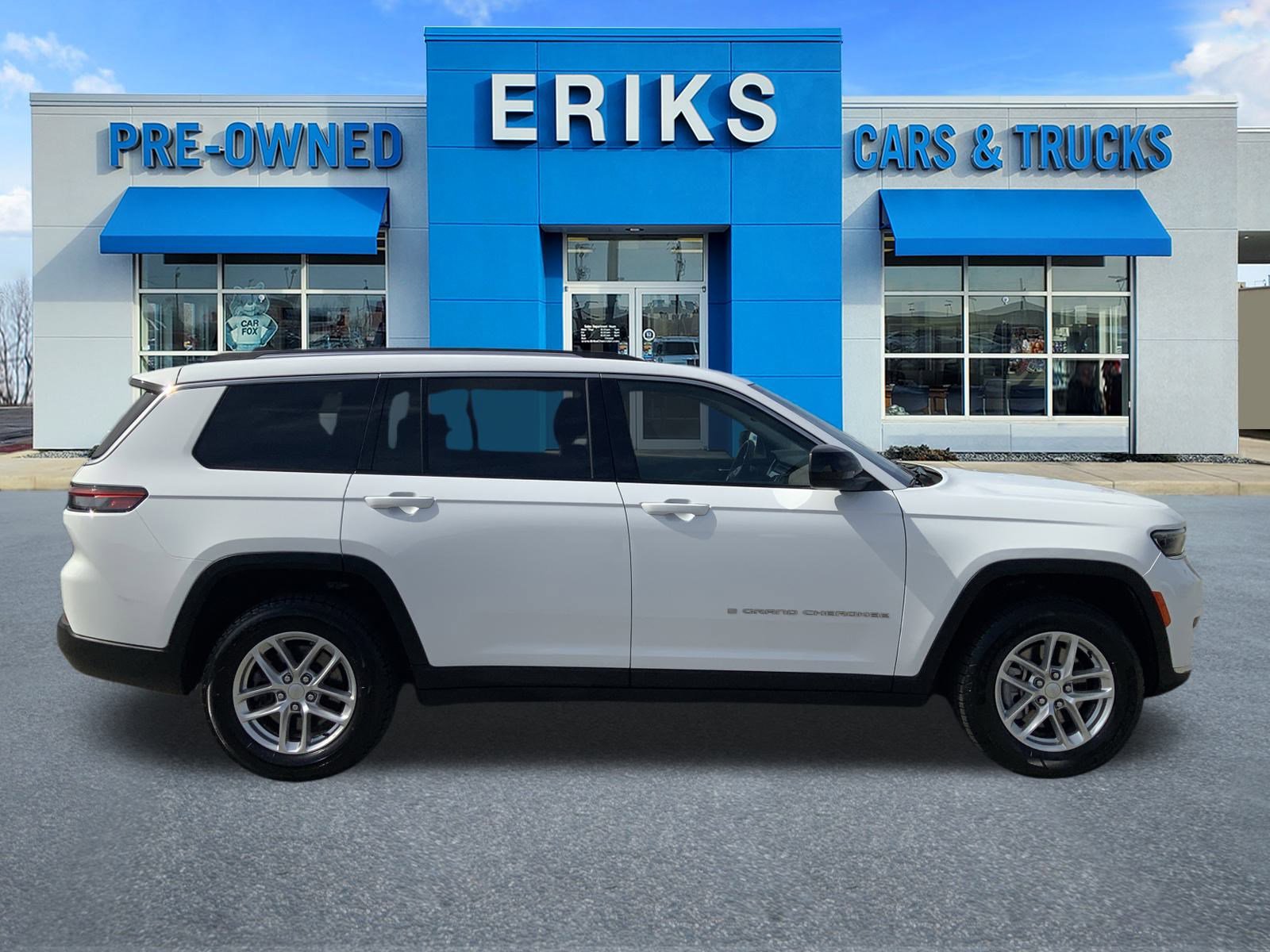 2023 Jeep Grand Cherokee Laredo Altitude photo 4