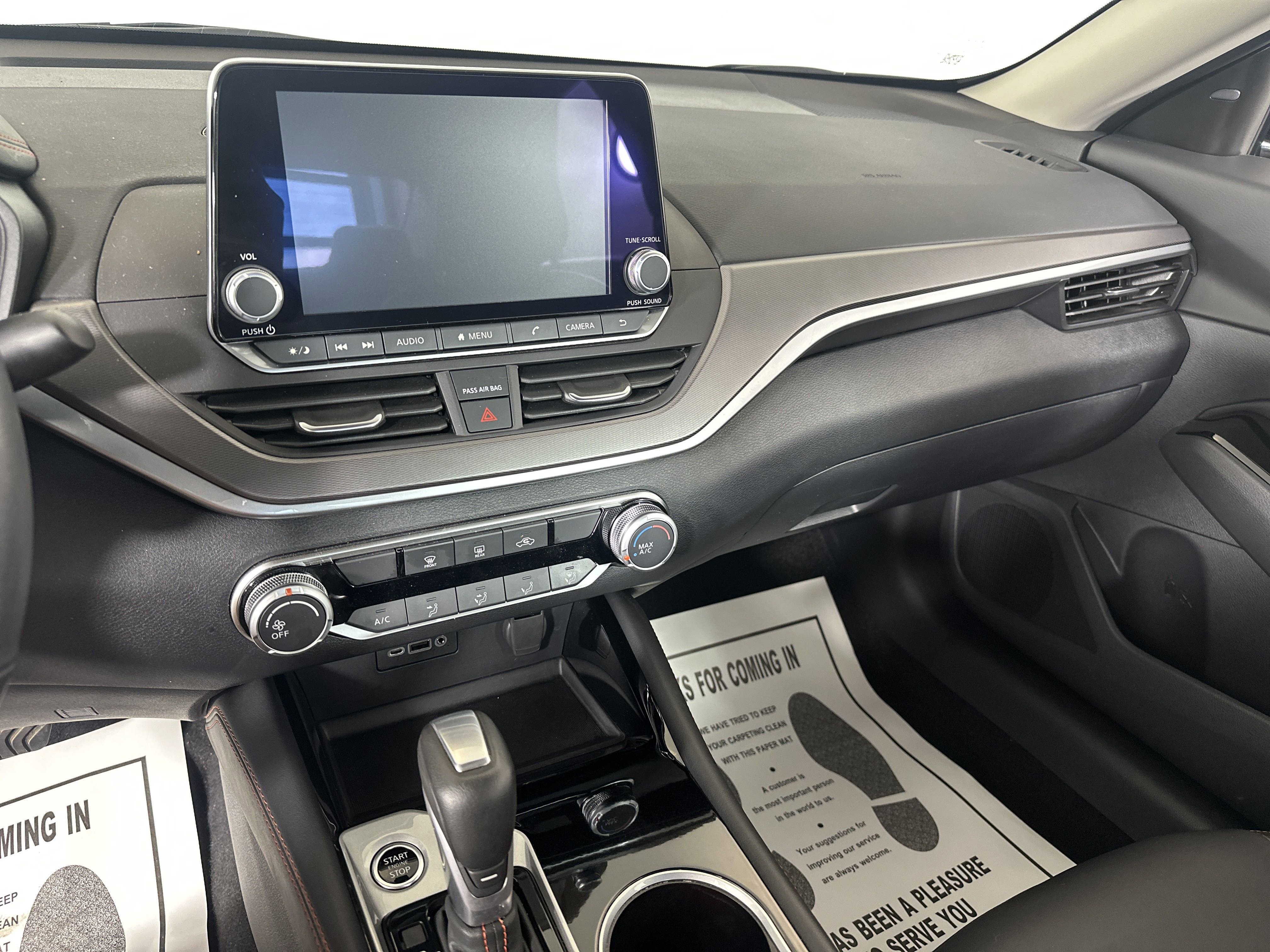 2025 Nissan Altima SR photo 3