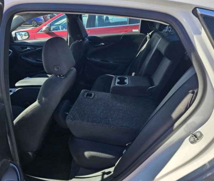 2023 Chevrolet Malibu 1LT photo 3