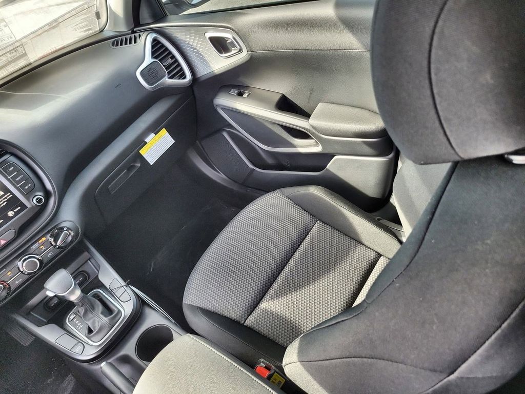 2025 Kia Soul LX photo 15