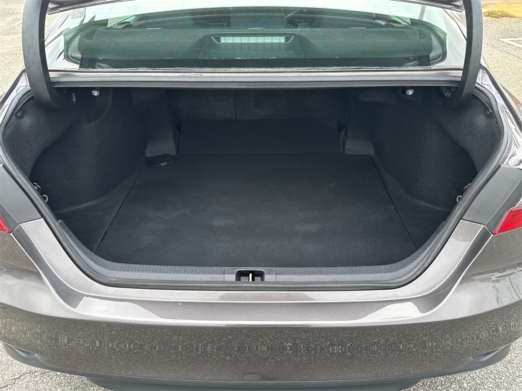 2021 Toyota Camry LE photo 17