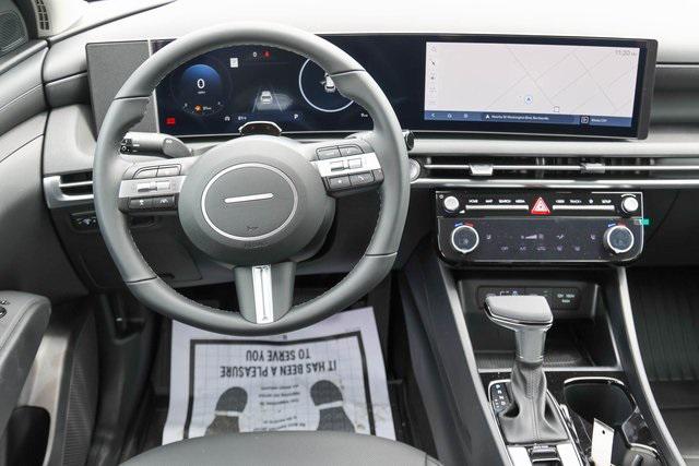 New 2025 Black Hyundai SEL Convenience FWD image 13