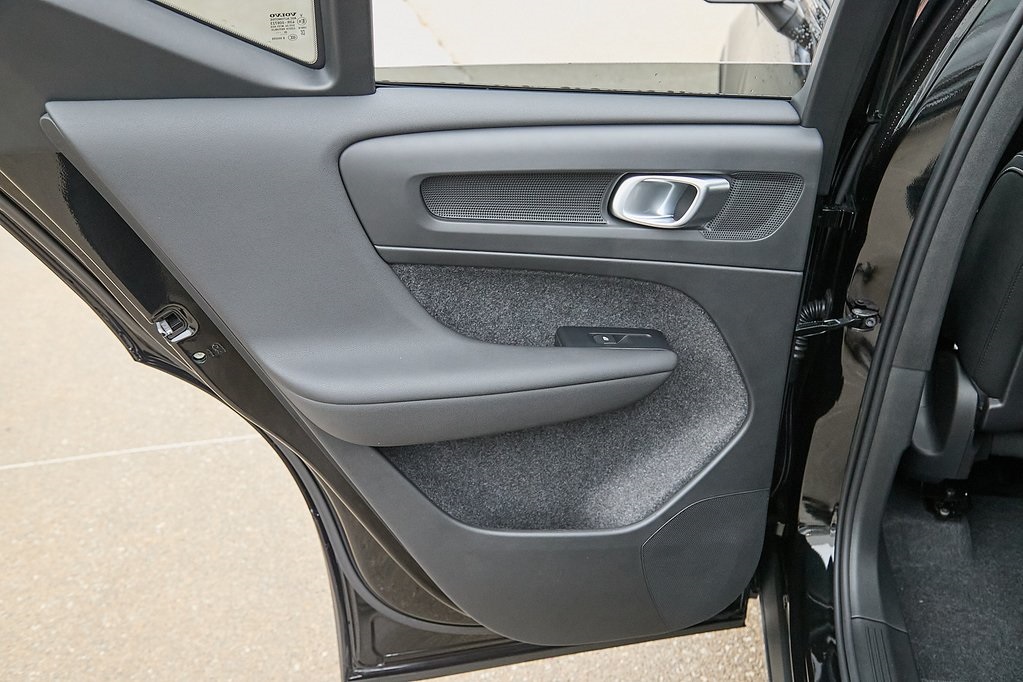 2026 VOLVO XC40 - Image 15