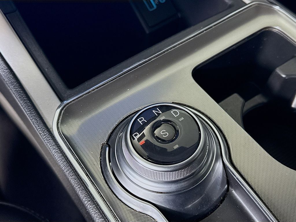 2022 Ford Edge SEL photo 16